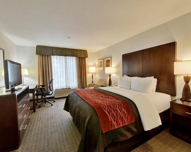 Comfort Inn & Suites-Portland Airport Bagian luar foto