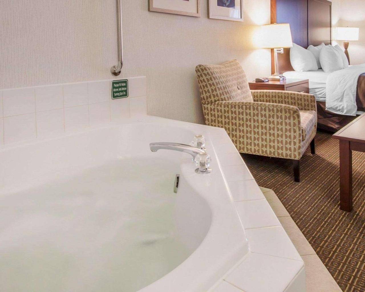 Comfort Inn & Suites-Portland Airport Bagian luar foto