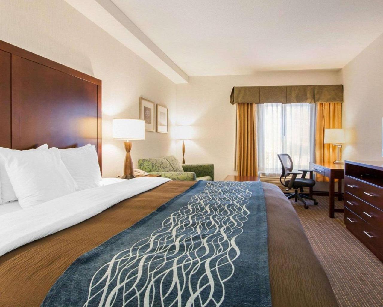 Comfort Inn & Suites-Portland Airport Bagian luar foto