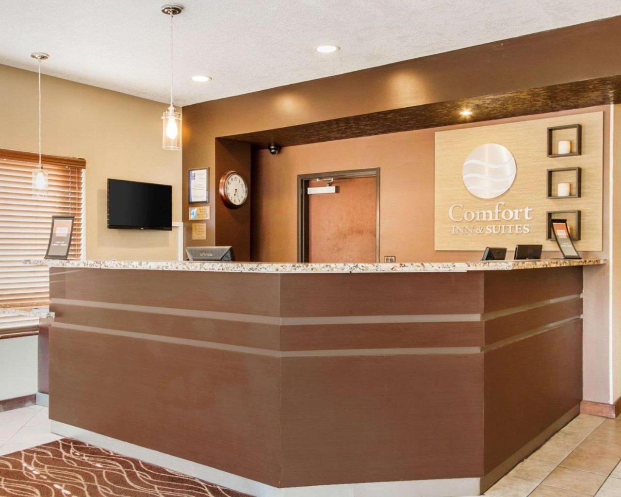 Comfort Inn & Suites-Portland Airport Bagian luar foto