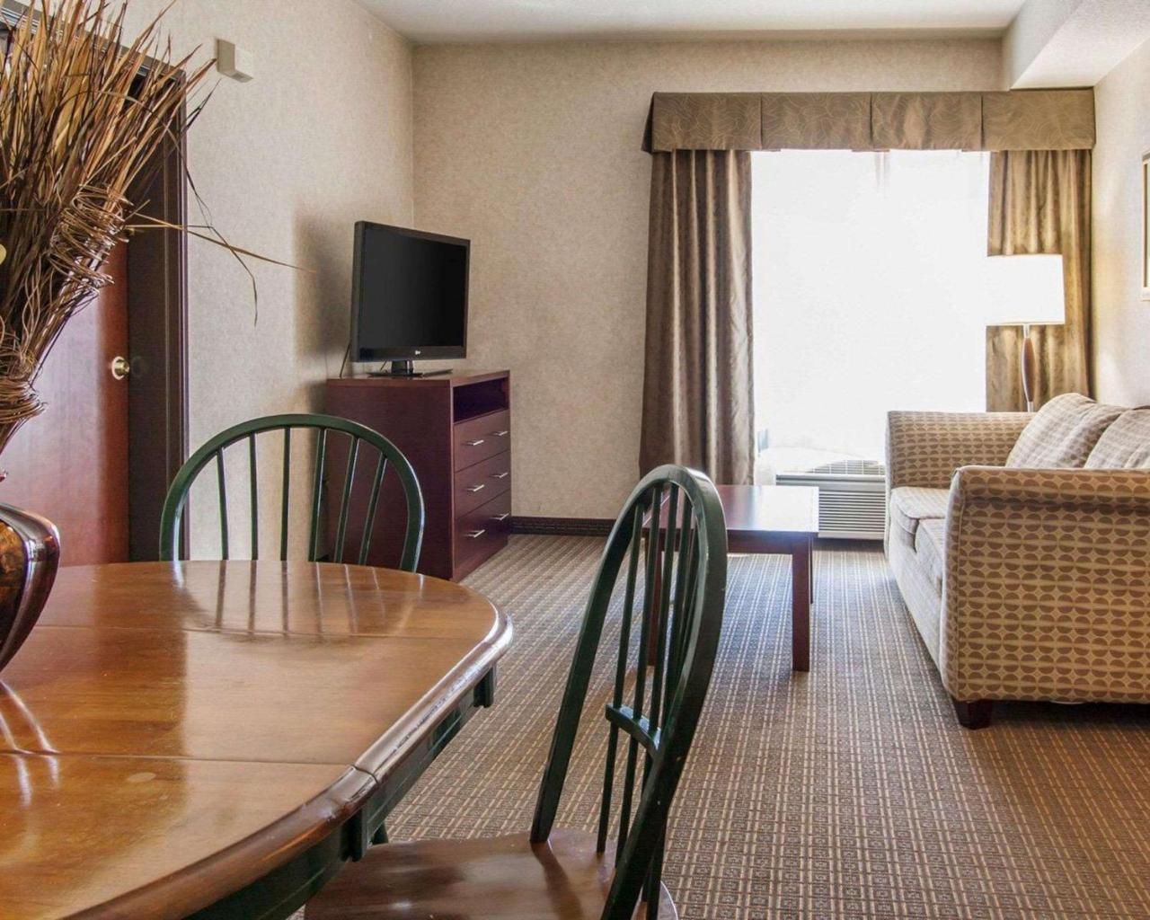 Comfort Inn & Suites-Portland Airport Bagian luar foto